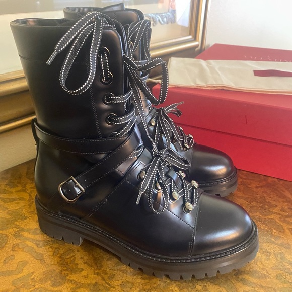 Valentino Garavani Combat boot black, mid calf size 8.5 - Picture 4 of 14